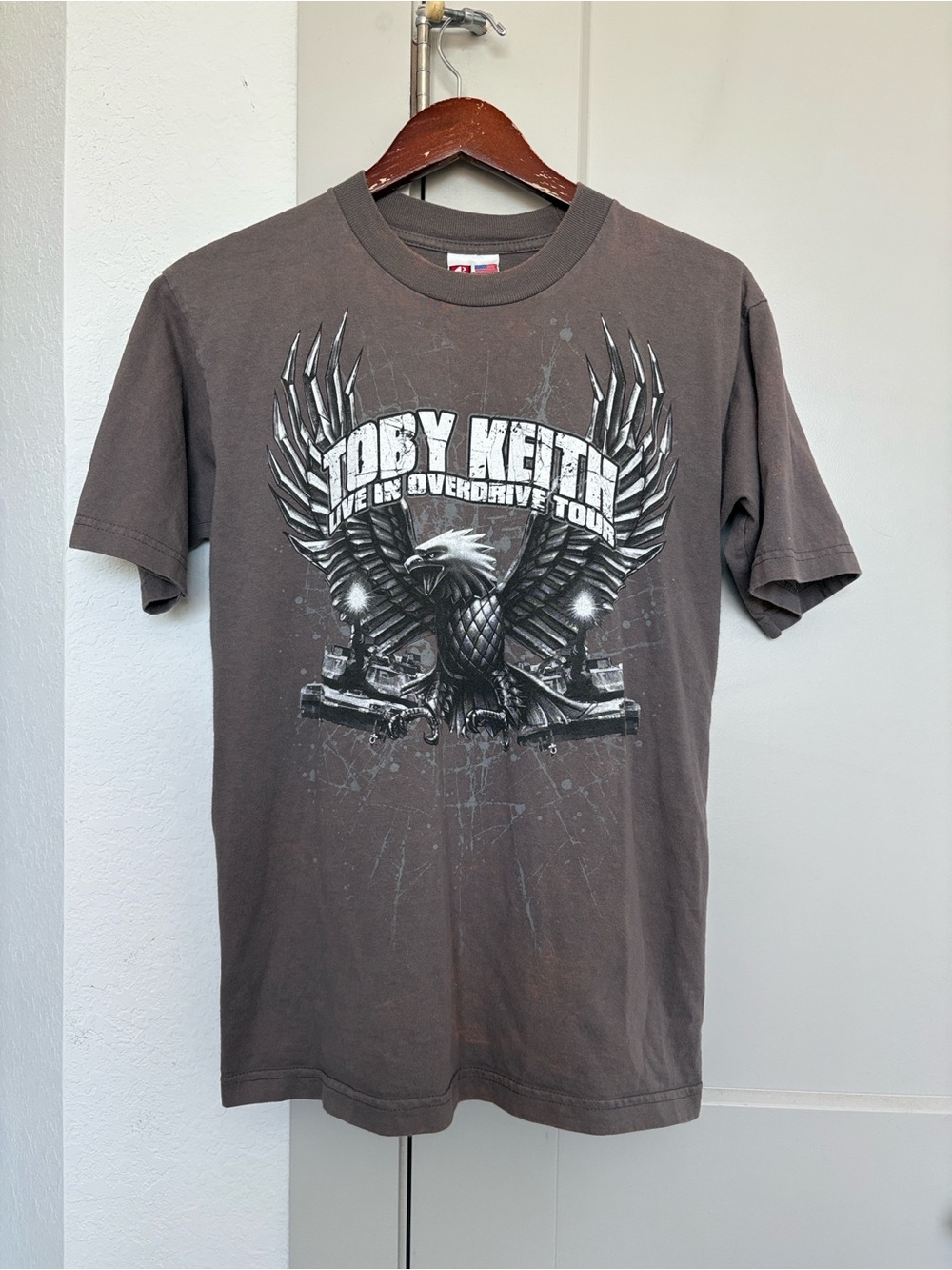 TOBY KEITH LIVE IN OVERDRIVE TOUR T-SHIRT GRAY MEN’S MEDIUM